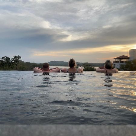 Sundown Lake Hotel & Spa Habarana Extérieur photo