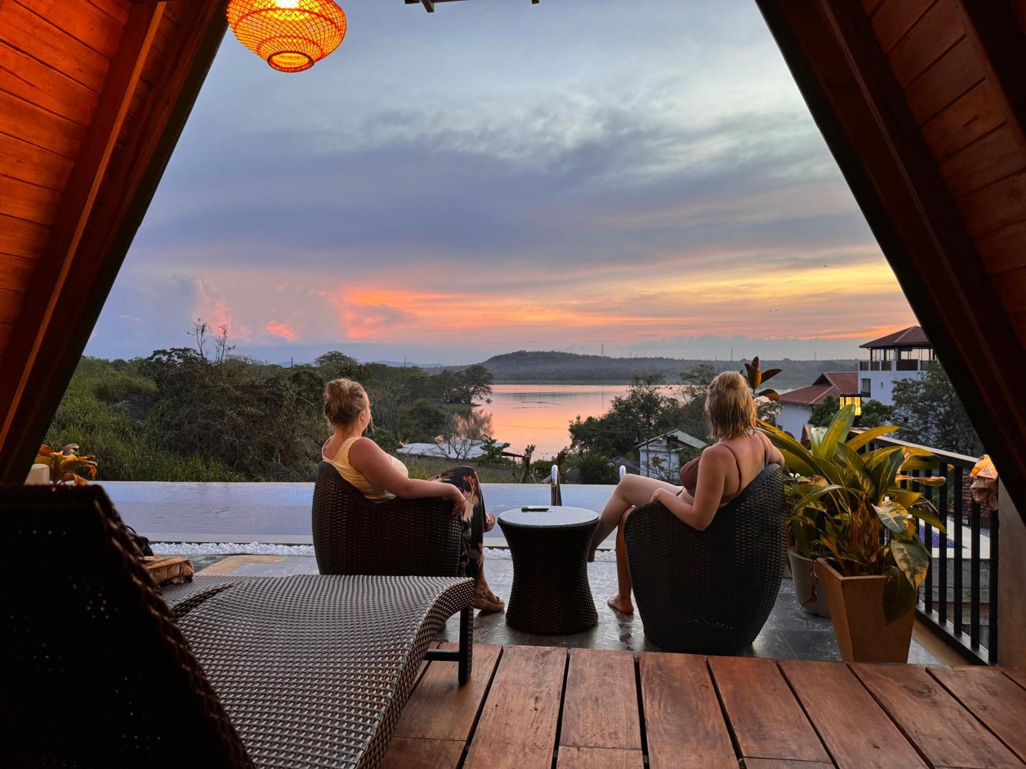 Sundown Lake Hotel & Spa Habarana Extérieur photo