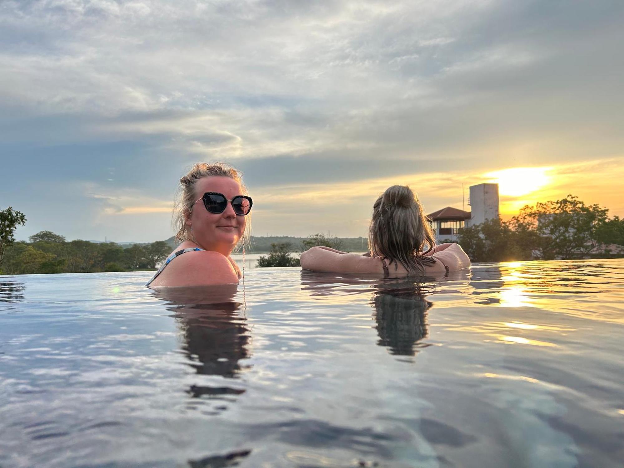 Sundown Lake Hotel & Spa Habarana Extérieur photo