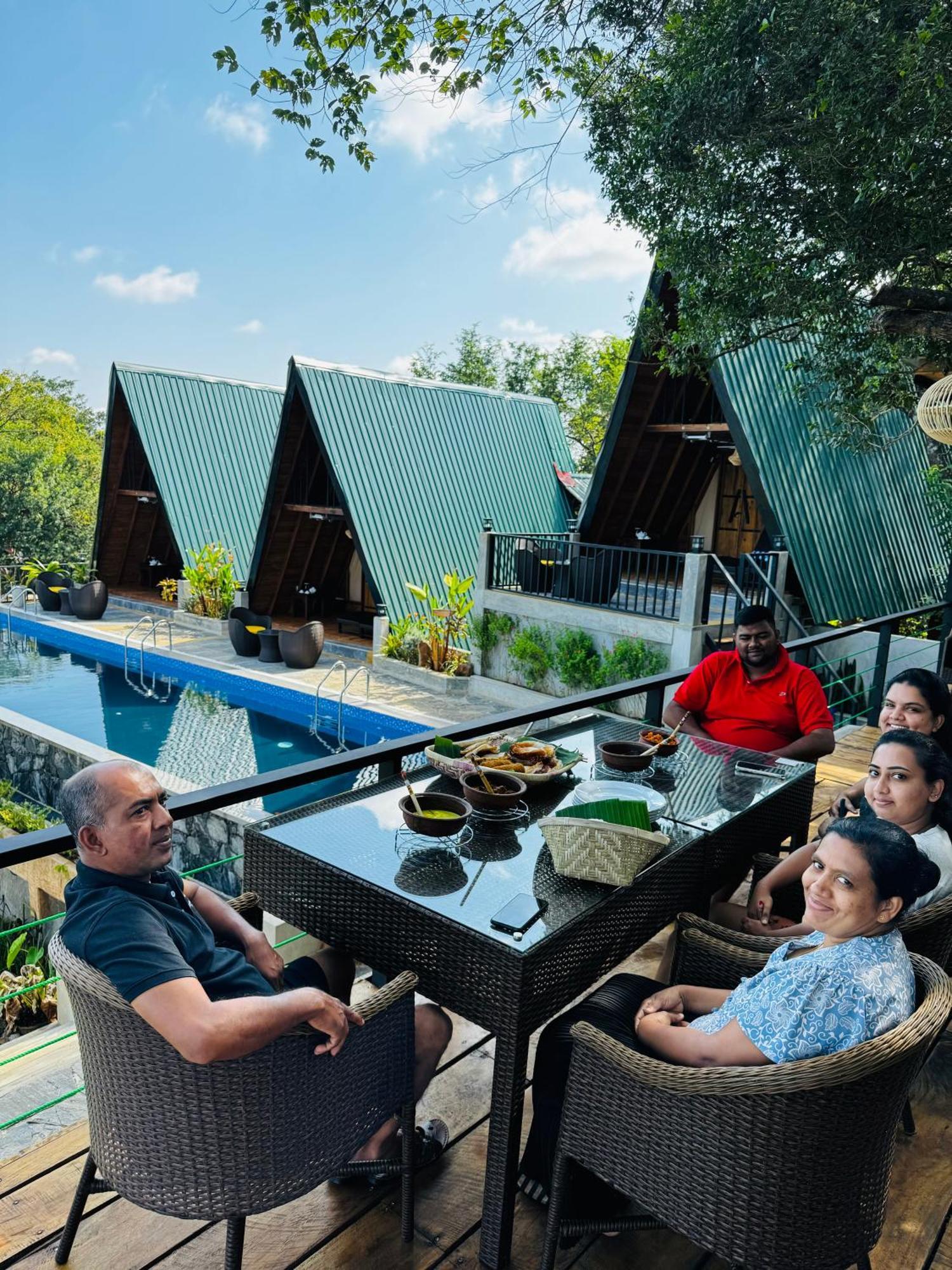 Sundown Lake Hotel & Spa Habarana Extérieur photo